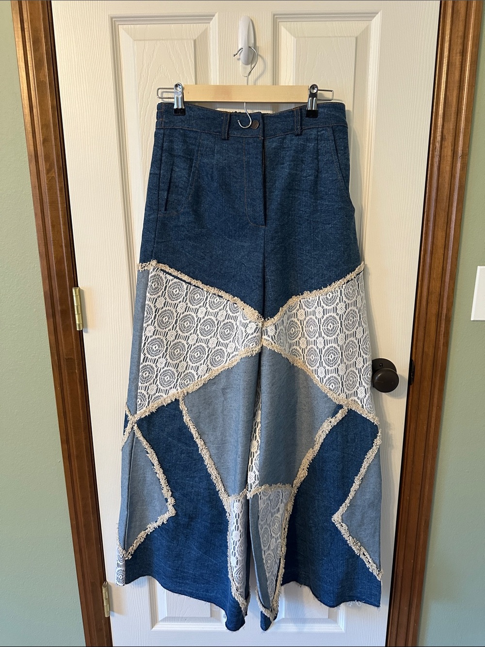 EARTHBOUND Two-Tone Blue Wide-Leg Jeans with Cream Lace Patchwork